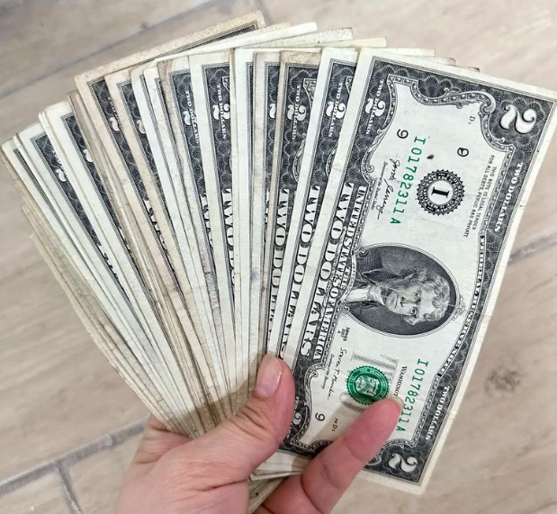 美元因降息押注而走软 黄金飙升至历史新高