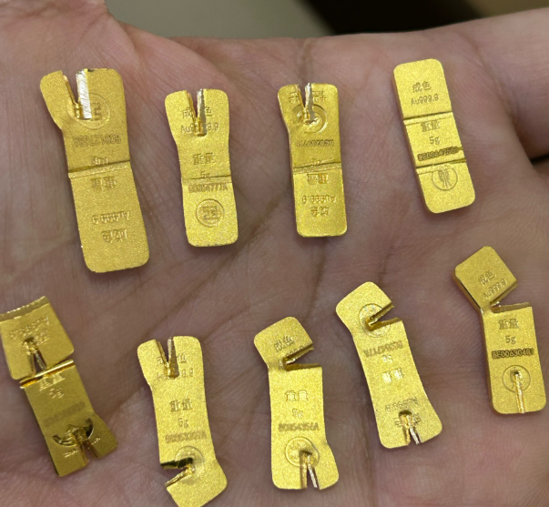 金价连续第三天从纪录高位回落