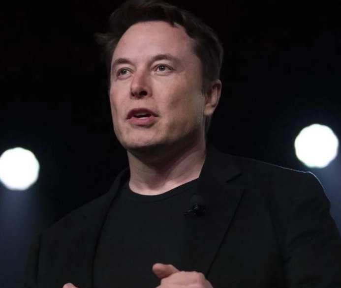 马斯克据悉对X公司进行重组，解雇首席营销官和
