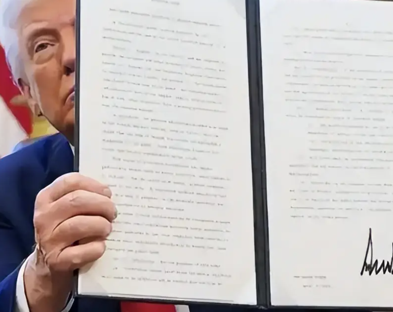 特朗普签署行政令限制邮寄投票